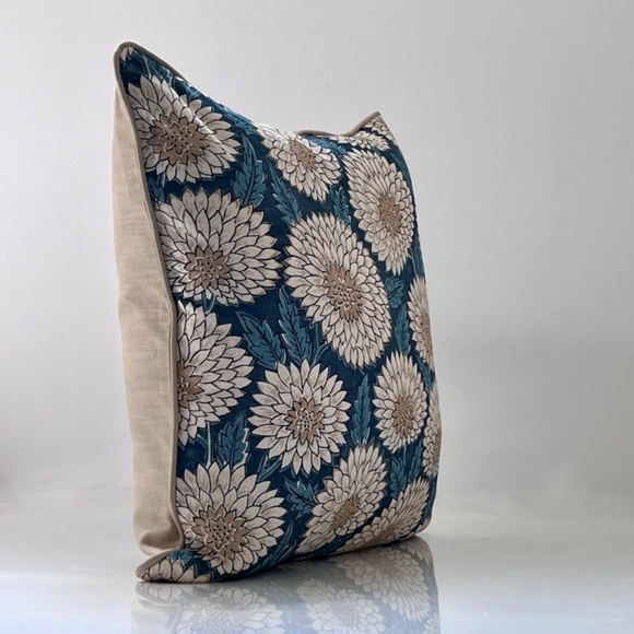 Botany Blue High End Designer Fabric 22 x 22 - Picture 2 of 5